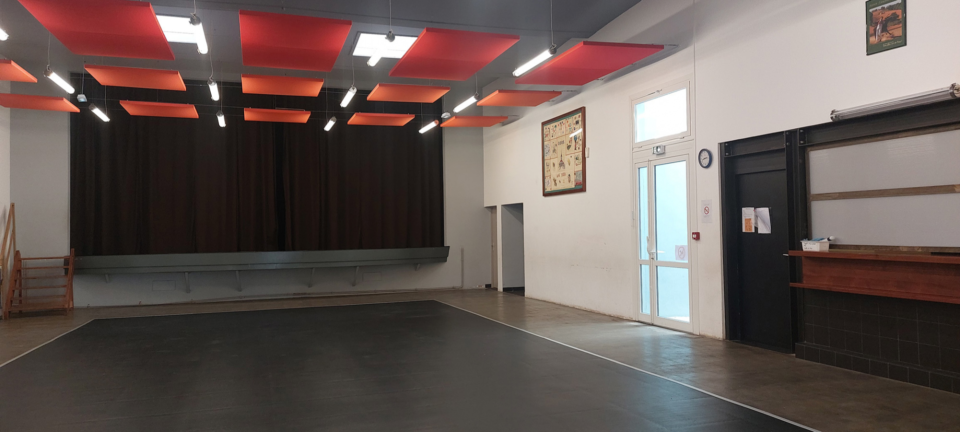 salle-foyer-rural-goos-interieur.jpg